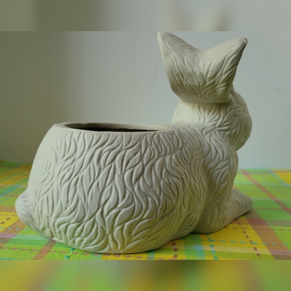 White ceramic bunny flower pot - Picture 3 of 7